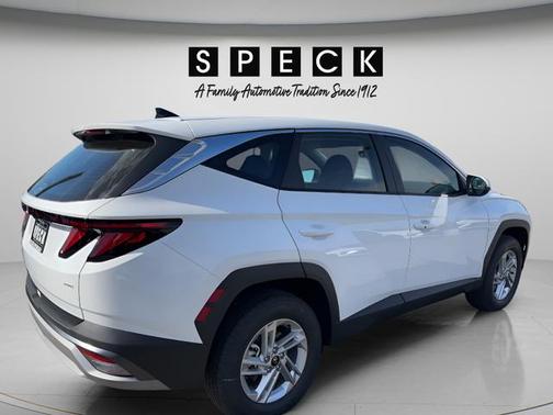 White Pearl 2026 Hyundai TUCSON SE
