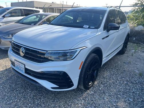 Opal White Pearl Effect 2024 Volkswagen Tiguan 2.0T SE R-Line Black
