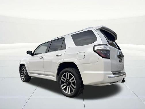 Super White 2018 Toyota 4Runner SR5