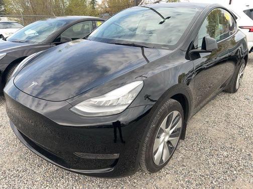 Black 2022 Tesla Model Y Long Range