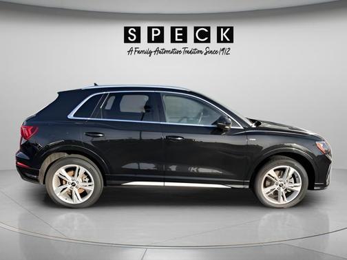 Mythos Black Metallic 2022 Audi Q3 45 S line Premium