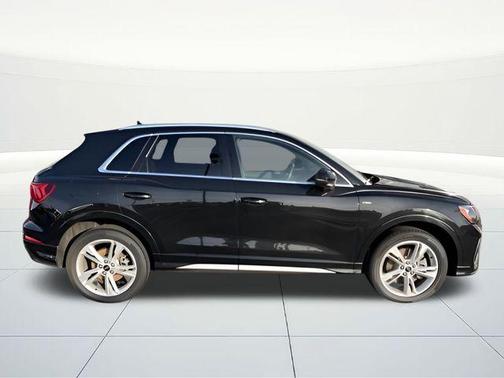 2022 Audi Q3 45 S line Premium