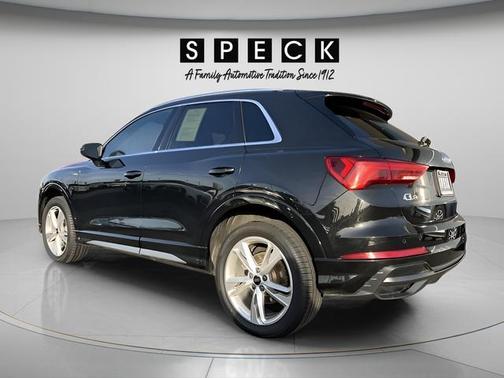 Mythos Black Metallic 2022 Audi Q3 45 S line Premium
