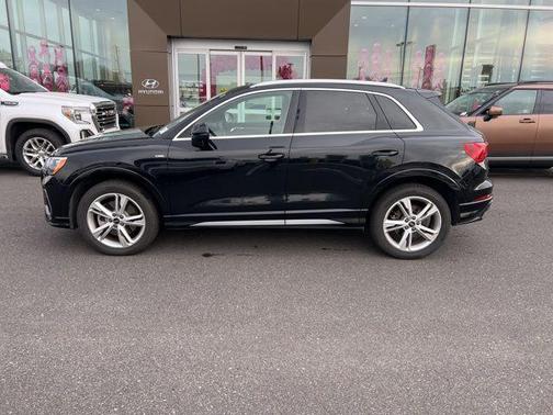 2022 Audi Q3 45 S line Premium
