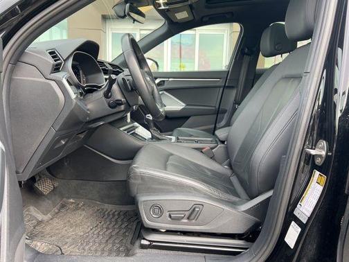 2022 Audi Q3 45 S line Premium