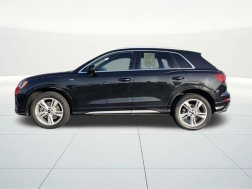 2022 Audi Q3 45 S line Premium