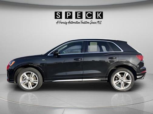 Mythos Black Metallic 2022 Audi Q3 45 S line Premium
