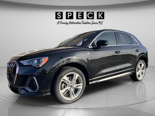 Mythos Black Metallic 2022 Audi Q3 45 S line Premium