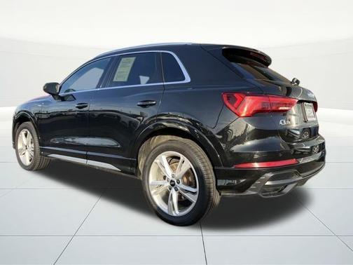 2022 Audi Q3 45 S line Premium