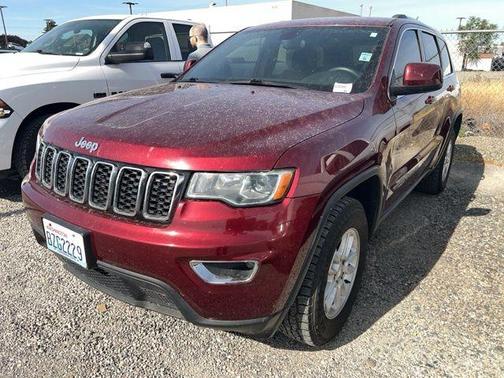 Velvet Red Pearlcoat 2018 Jeep Grand Cherokee Laredo E