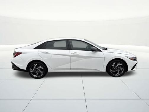 2025 Hyundai ELANTRA HEV SEL