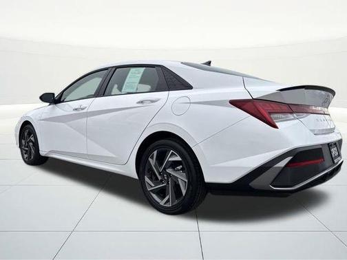 2025 Hyundai ELANTRA HEV SEL