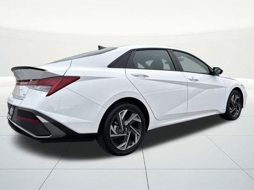 2025 Hyundai ELANTRA HEV SEL