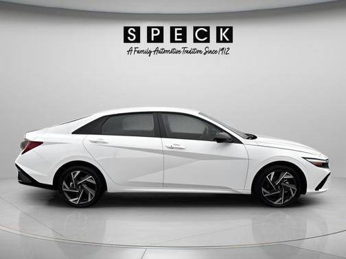 2025 Hyundai ELANTRA HEV SEL