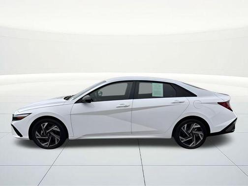 2025 Hyundai ELANTRA HEV SEL