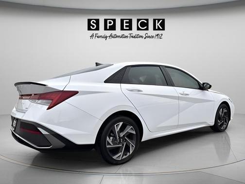 2025 Hyundai ELANTRA HEV SEL