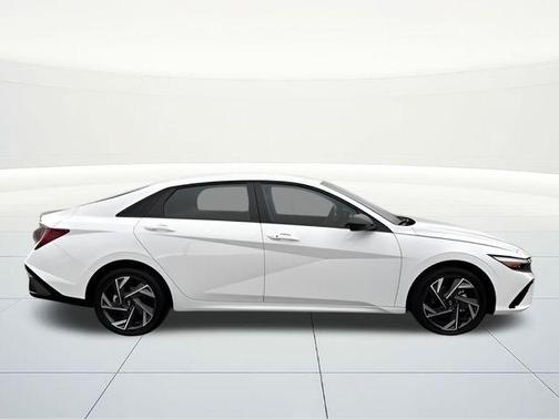 2025 Hyundai ELANTRA HEV SEL