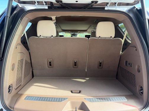 Glacier White Tricoat 2027 GMC Yukon Denali