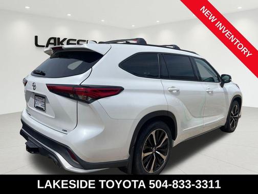 Pearl 2022 Toyota Highlander XSE
