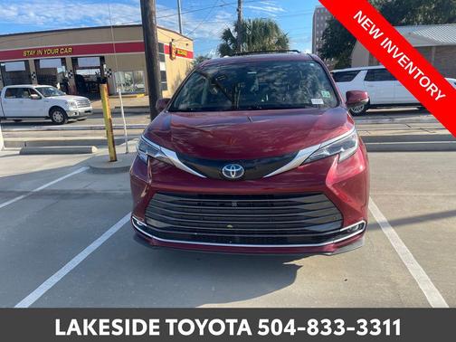 2021 Toyota Sienna Platinum 7 Passenger