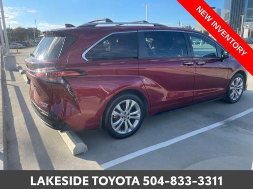 2021 Toyota Sienna Platinum 7 Passenger