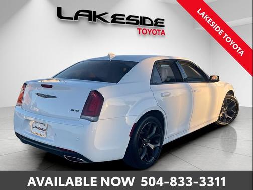 2021 Chrysler 300 Touring