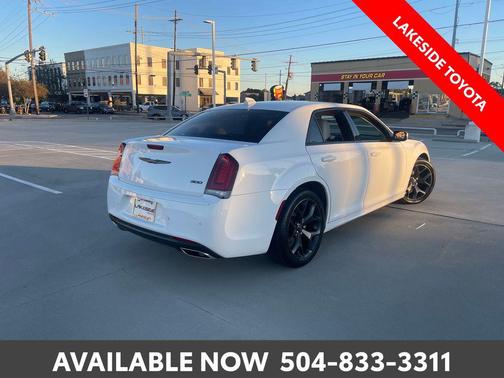 2021 Chrysler 300 Touring