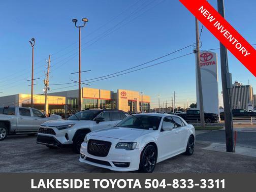 2021 Chrysler 300 Touring