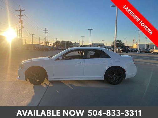 2021 Chrysler 300 Touring