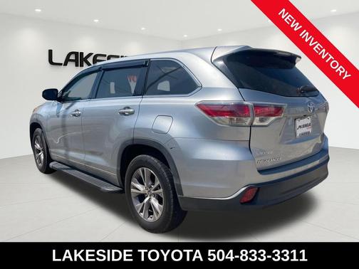 Silver Sky Metallic 2016 Toyota Highlander LE Plus