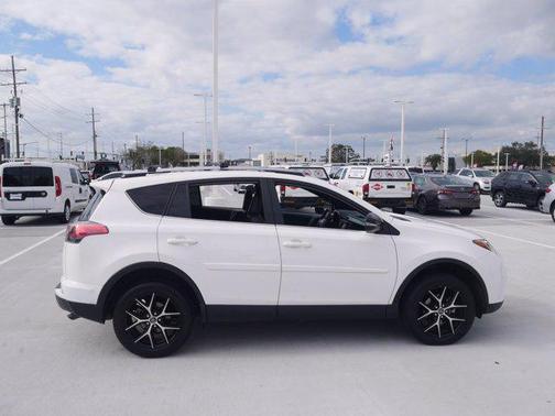 2018 Toyota RAV4 SE