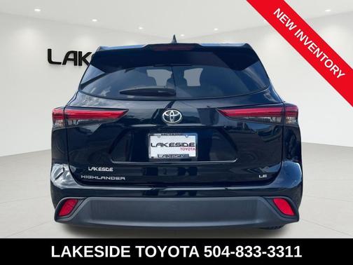 Midnight Black Metallic 2023 Toyota Highlander LE