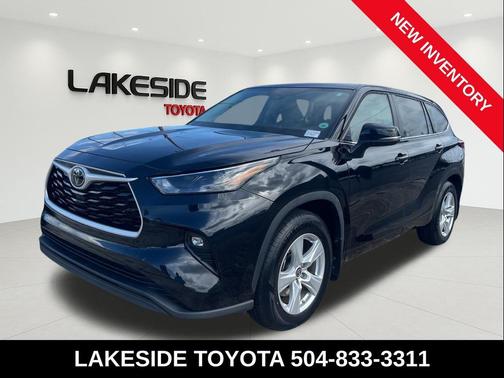 Midnight Black Metallic 2023 Toyota Highlander LE