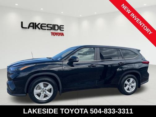 Midnight Black Metallic 2023 Toyota Highlander LE