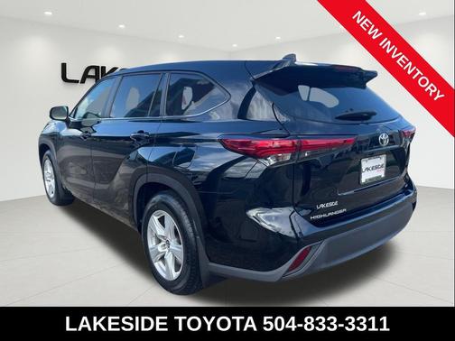 Midnight Black Metallic 2023 Toyota Highlander LE