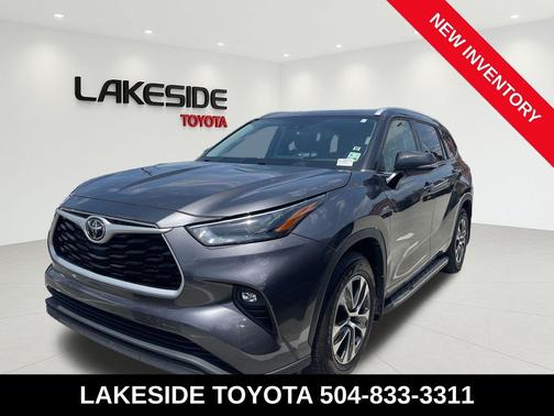 Blizzard Pearl 2021 Toyota Highlander XLE