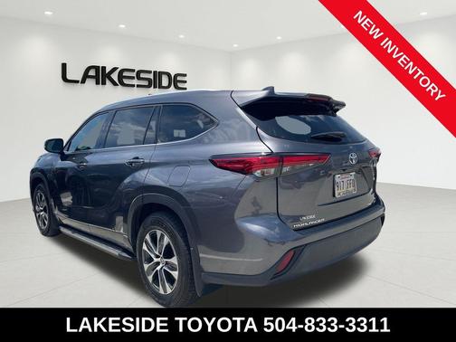 Blizzard Pearl 2021 Toyota Highlander XLE