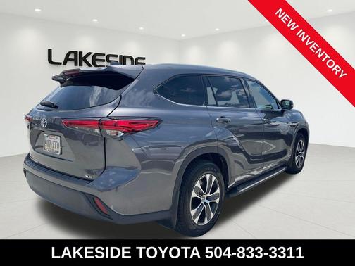 Blizzard Pearl 2021 Toyota Highlander XLE