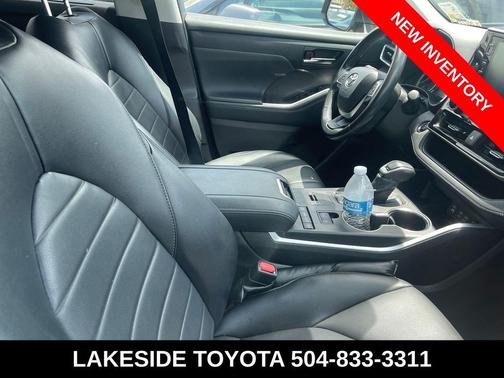 Blizzard Pearl 2021 Toyota Highlander XLE