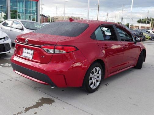 Photo 4 of 27 of 2020 Toyota Corolla LE