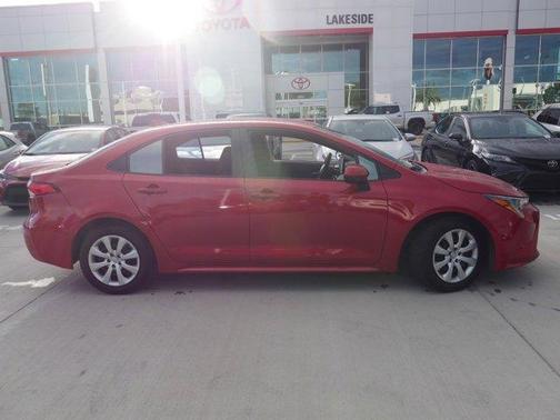 Photo 3 of 27 of 2020 Toyota Corolla LE