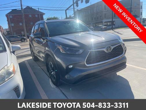 2024 Toyota Highlander LE