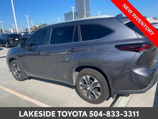 2024 Toyota Highlander LE