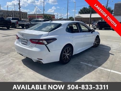 2022 Toyota Camry SE