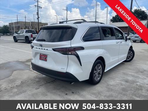 2025 Toyota Sienna XLE 8 Passenger