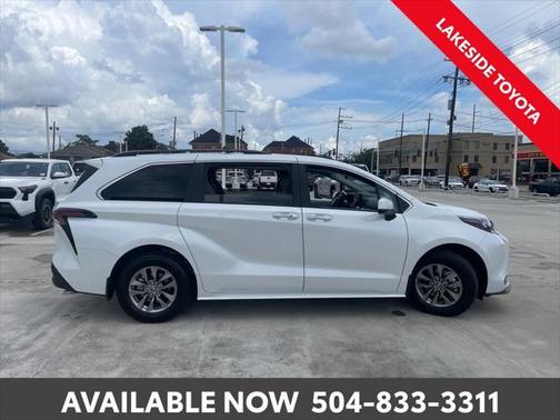2025 Toyota Sienna XLE 8 Passenger