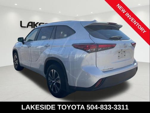 Wind Chill Pearl 2023 Toyota Highlander XLE