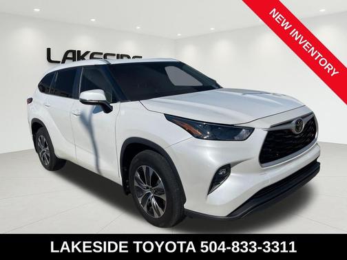 Wind Chill Pearl 2023 Toyota Highlander XLE