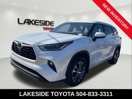 Wind Chill Pearl 2023 Toyota Highlander XLE