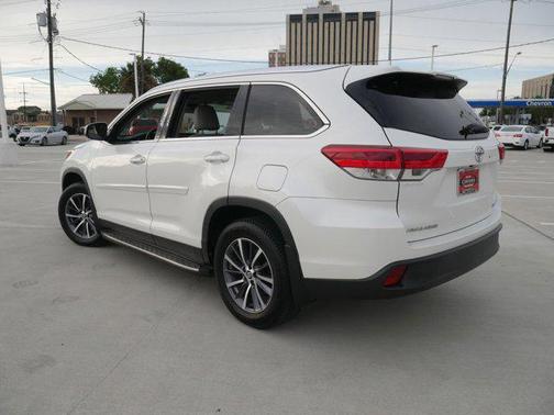 Blizzard Pearl 2019 Toyota Highlander XLE